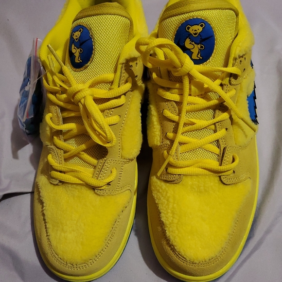 Nike sb yellow bear size 10